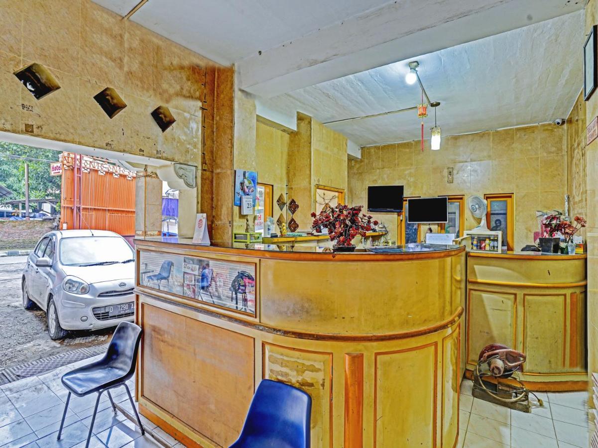 Oyo 90238 Hotel Nusantara Cirebon Kültér fotó
